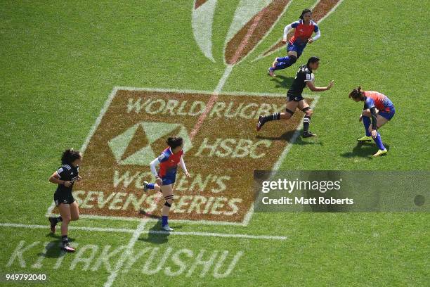 Sarah Goss of New Zealand takes on the defence on day two of the HSBC Women's Rugby Sevens Kitakyushu Cup quarter final match between New Zealand and...