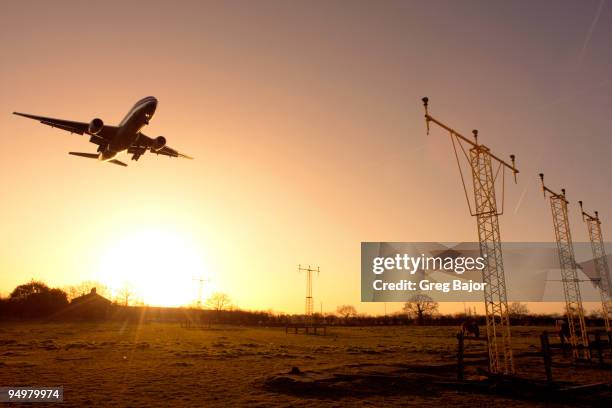 commercial airplane landing - greg bajor stock-fotos und bilder