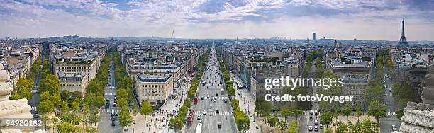 champs-&#201;lys&#233;es eiffel tower - arc de triomphe overview stock pictures, royalty-free photos & images