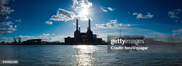 battersea power station sunburst panorama river thames london uk - battersea power station silhouette stock pictures, royalty-free photos & images