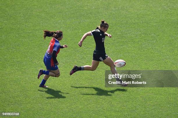 Michaela Blyde of New Zealand competes for the ball on day two of the HSBC Women's Rugby Sevens Kitakyushu Cup Quarter-final match between New...