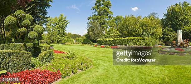 な庭園の緑の芝生 - 庭 ストックフォトと画像