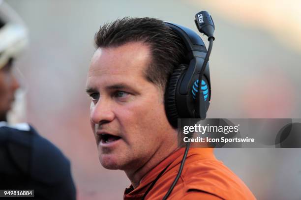 Coach Tim Beck 26,227 Royal Coaches Stock Photos, High-Res Pictures, and Images ...