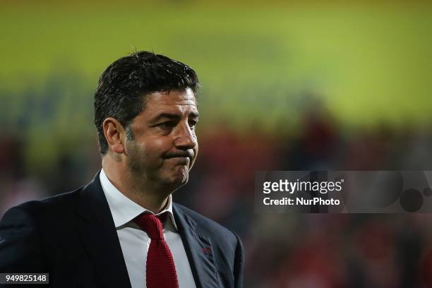 Benfica's coach Rui Vitoria reacts during the Portuguese Cup football match between Estoril Praia and SL Benfica at Antonio Coimbra da Mota Stadium...