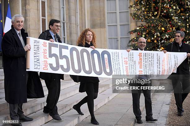 Representatives of French non-governmental organizations, Jean Jouzel , Luc Lampiere , Sandrine Mathy RAC , Serge Orru and Claude Bascompte display a...