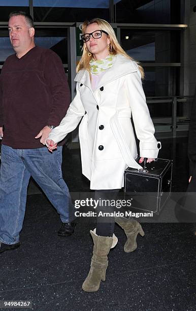 Britney Spears arrives at JFK airport on December 21, 2009 in the Queens borough of New York City.