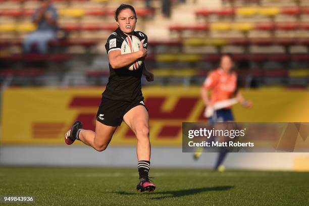 Michaela Blyde of New Zealand makes a break and scores a try during the Cup final on day two of the HSBC Women's Rugby Sevens Kitakyushu at Mikuni...