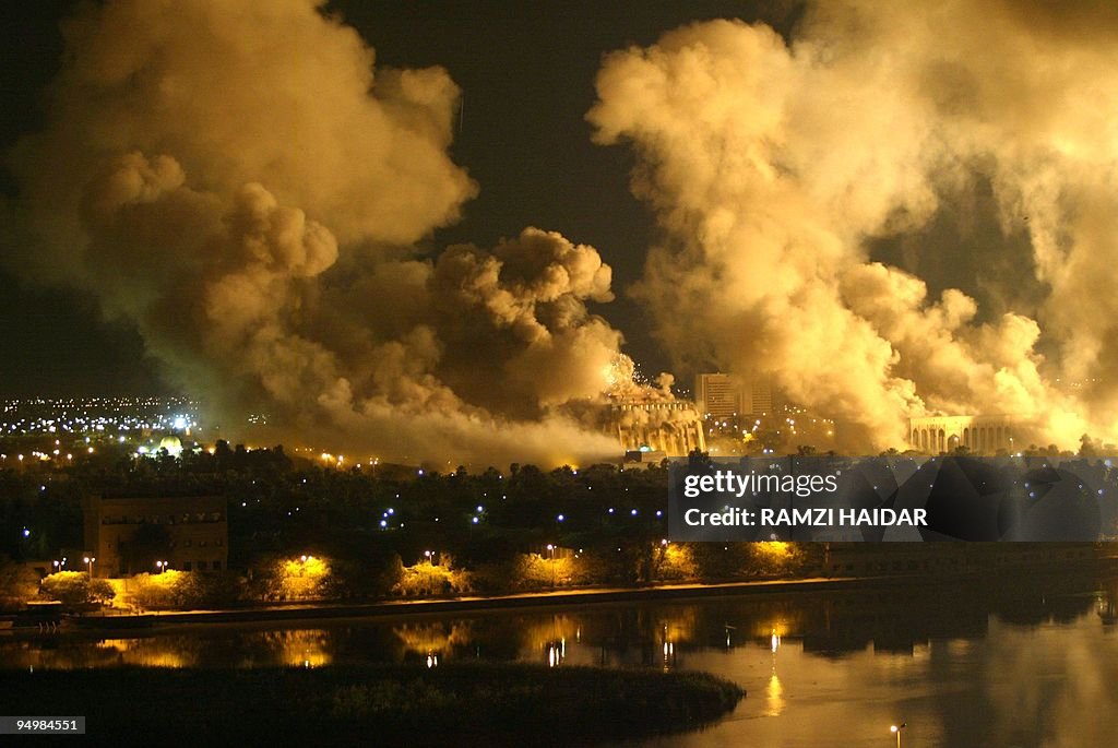 Smoke covers the presidential palace com