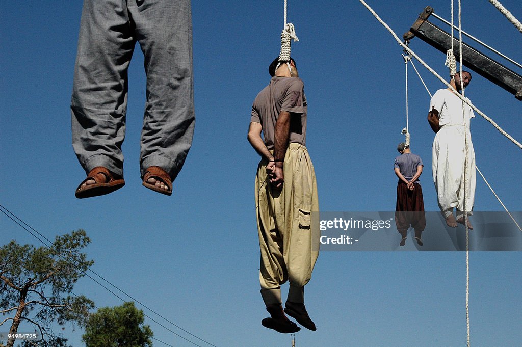 Four Iranian criminals are hanged in pub