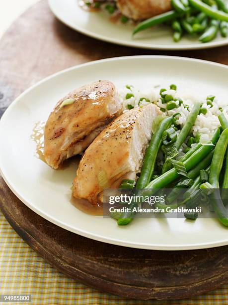 chicken breast dinner - haricot vert photos et images de collection