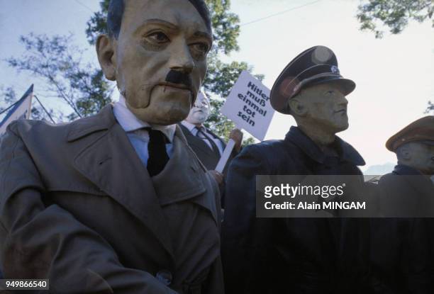Marionnettes à l'effigie d'Adolf Hitler.