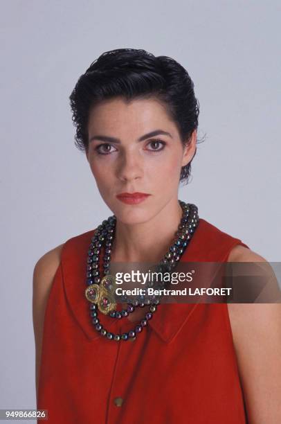 Portrait de l'actrice Elizabeth Bourgine en décembre 1986 à Paris, France.