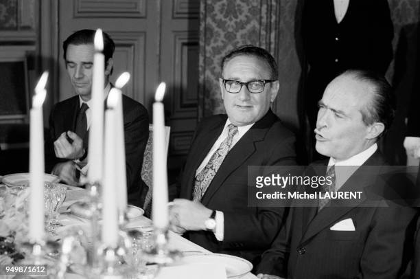 Le secrétaire d'Etat américain Henry Kissinger et le ministre des Affaires étrangères Jean Sauvagnargues lors d'un dîner officiel au quai d'Orsay le...