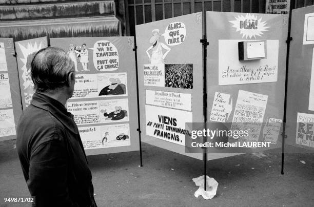 Panneaux du Parti communiste aux usines Renault en juillet 1974 à Boulogne-Billancourt, France.