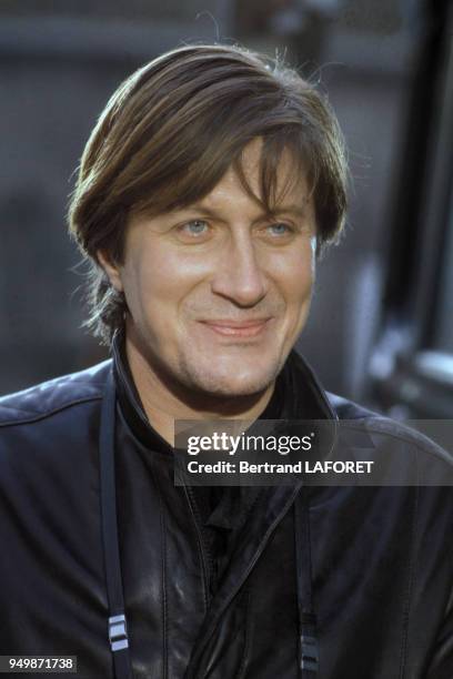 Jacques Dutronc sur le tournage du film 'Y a-t-il un Français dans la salle?', réalisé par Jean Pierre Mocky en 1982, à Paris, France.