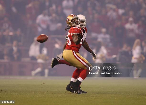 Vernon Davis of the San Francisco 49ers misses a pass against the Arizona Cardinals at Candlestick Park on December 14, 2009 in San Francisco,...