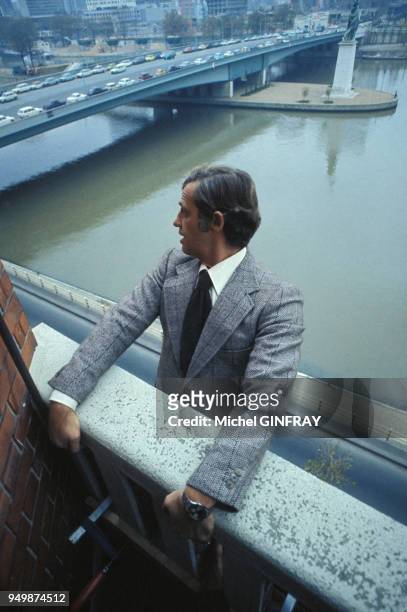 Jean-Paul Belmondo lors du tournage du film 'Peur sur la ville ' réalisé par Henri Verneuil en décembre 1974 à Paris, France.
