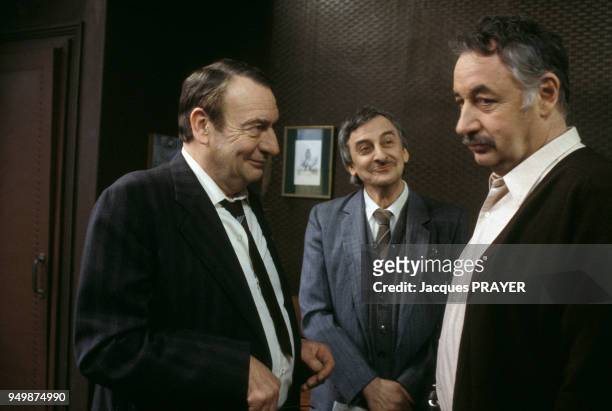 Philippe Noiret , Julien Guiomar et Albert Simono lors du tournage du film 'Les Ripoux' de Claude Zidi le 2 mars 1984 à Paris, France.
