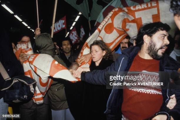 Affrontements lors des manifestations des ouvriers de Talbot le 5 janvier 1984 à Poissy, France.