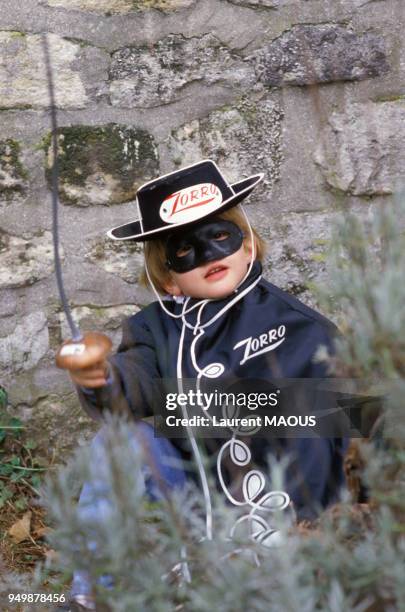 Enfant déguisé en Zorro, 12 décembre 1985 en France.