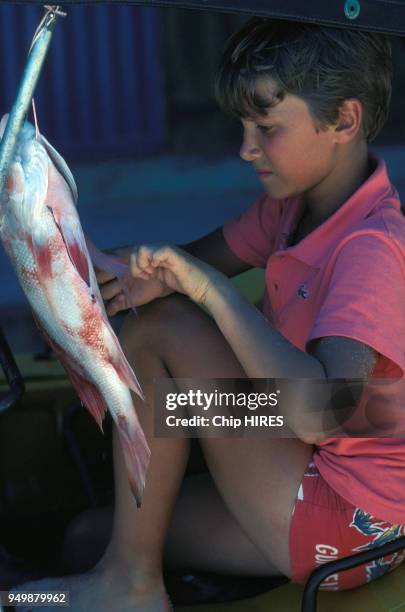 Alexandre, fils de Claude Brassseur, en vacances aux Seychelles en avril 1981.