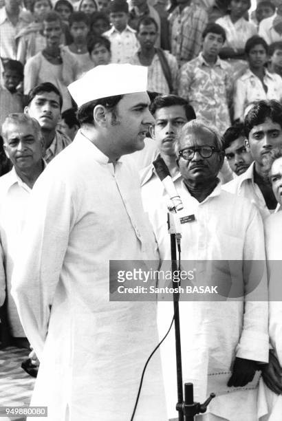 Rajiv Gandhi en campagne pouer les élections partielles en juin 1981 à Amethi, Inde.