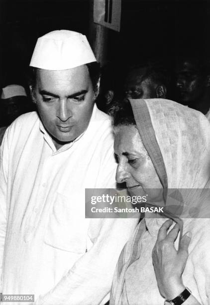 Rajiv Gandhi et Indira Gandhi en mai 1982 à Calcutta, Inde.