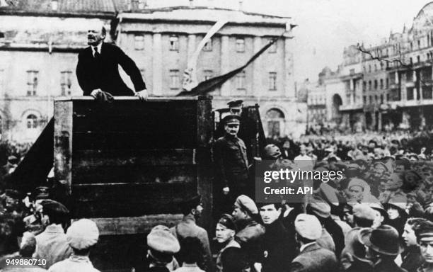 Vladimir Lénine et Léon Trotski à la Tribune lors de la Révolution Russe de 1917,place Sverdlov à Moscou, le 5 mai 1920, Russie.