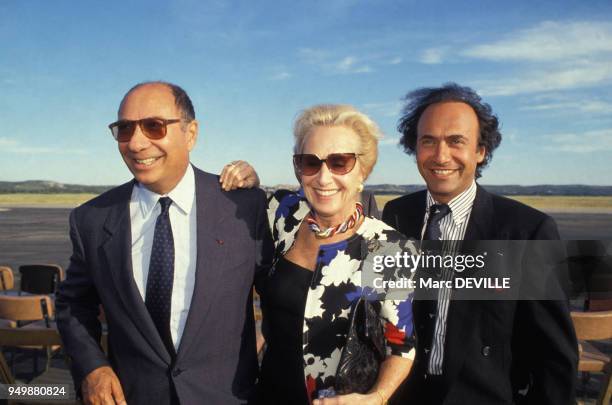 Serge et Nicole Dassault avec leur fils Olivier à Aix-en-Provence le 7 juillet 1990, France.