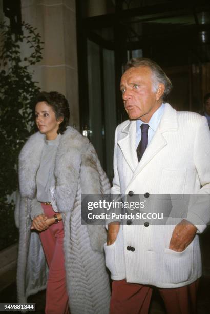 Richard Burton avec sa femme Sally Haye à paris le 10 octobre 1982, France.