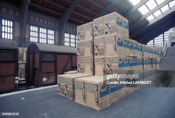Réfrigérateurs de la société italienne Zanussi prêts à être expédiés, en juillet 1977 dans la zone d'import-export de Cherbourg, France.