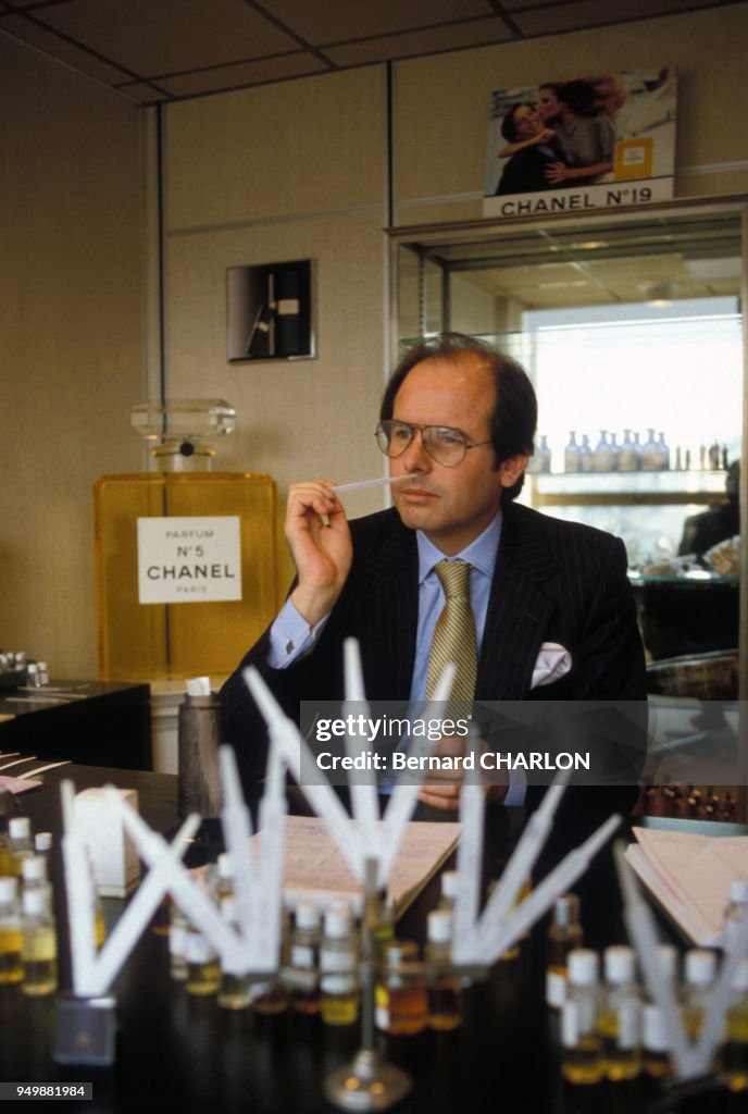 Jacques Polge, parfumeur Chanel, en mars 1982, à Paris, France