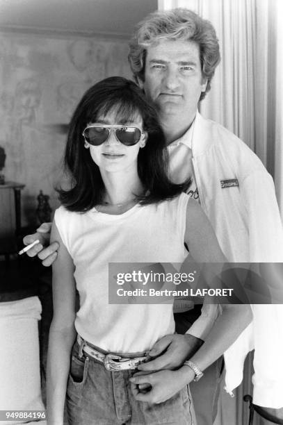 Eddy Mitchell et son épouse Muriel en vacances dans leur maison à Cannes en mai 1980, France.