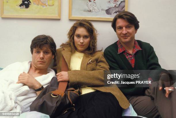 Jean-Claude Dauphin, Marianne Basler et Martin Veyron sur le tournage du film 'L'Amour Propre' de Martin Veyron le 7 mars 1985 à Paris, France.