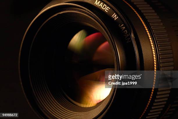 kamera mit objektiv-nahaufnahme - lens flair stock-fotos und bilder