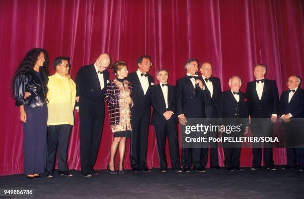 Présentation du jury avec notamment Gilles Jacob, Danielle Thompson, Sidney Pollack, Charles Aznavour et Jean-Claude Brialy lors de l'ouverture du...