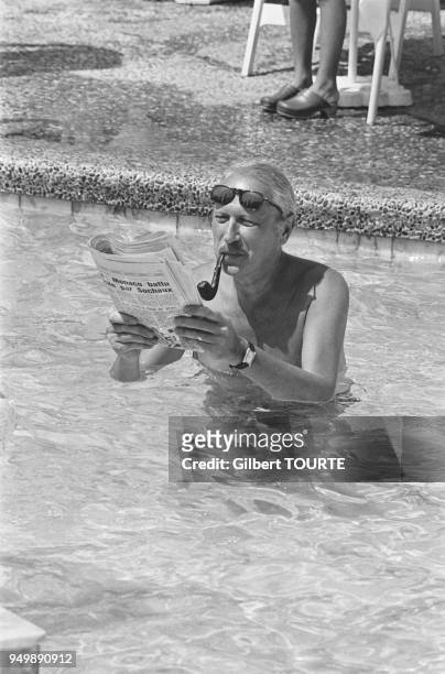 Jean Dutourd on Holidays in Cannes.