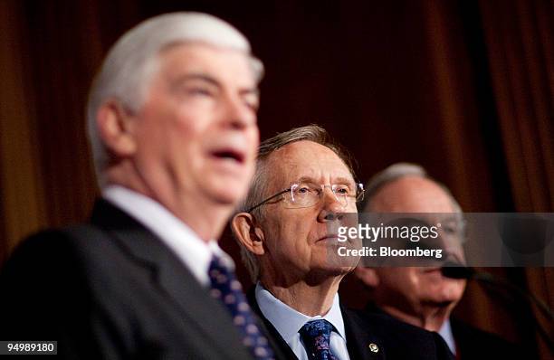 Senator Christopher Dodd, a Democrat from Connecticut, left to right, Senate Majority Leader Harry Reid, a Democrat from Nevada, and Senator Tom...