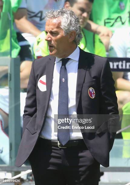 Bologna's coach Roberto Donadoni looks on during the serie A match between Cagliari Calcio and Bologna FC at Stadio Sant'Elia on April 22, 2018 in...