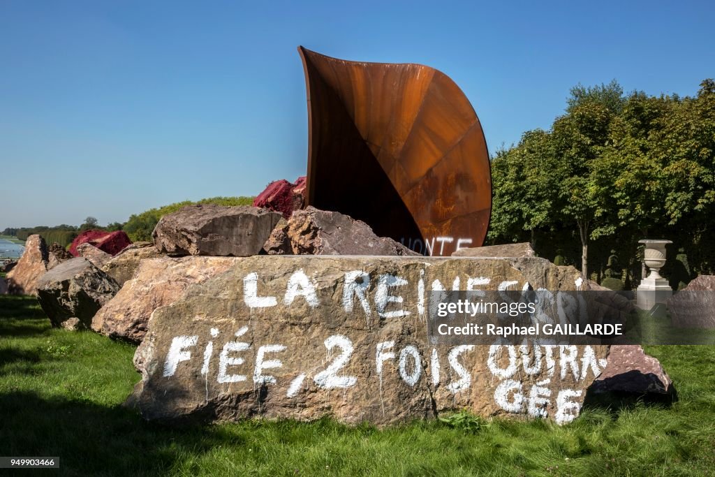 L'oeuvre d'Anish Kapoor 'Dirty Corner' vandalisée