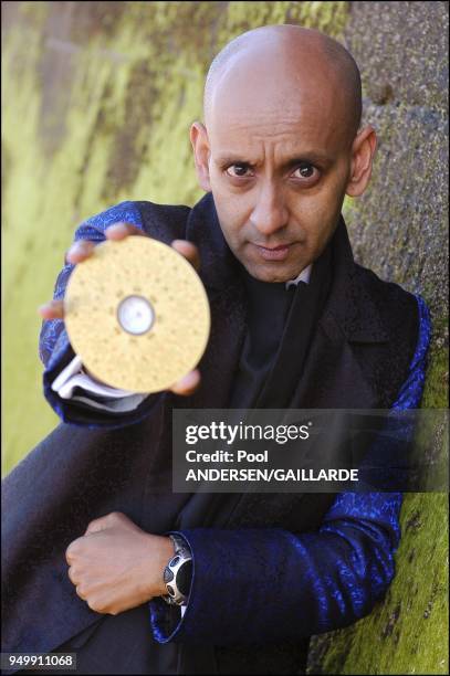 781 Sri Sri (Writer) Stock Photos, HighRes Pictures, and Images