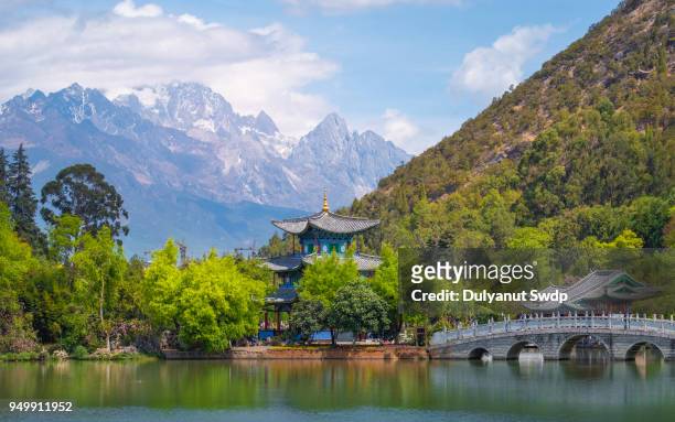 scenic view of lake and mountains against sky in china. - lijiang bildbanksfoton och bilder