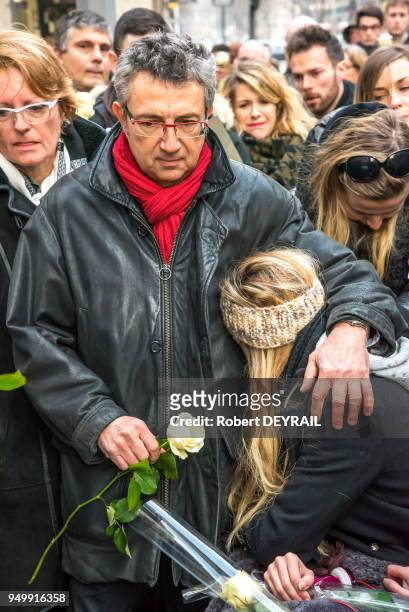 La famille d'Anne-Laure Moreno, victime d'un chauffard, lors de la marche blanche pour lui rendre hommage, le 3 décembre 2016 à Lyon, France.