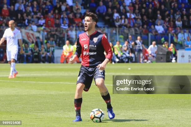 Luca Cigarini of Cagliari in action during the serie A match between Cagliari Calcio and Bologna FC at Stadio Sant'Elia on April 22, 2018 in...