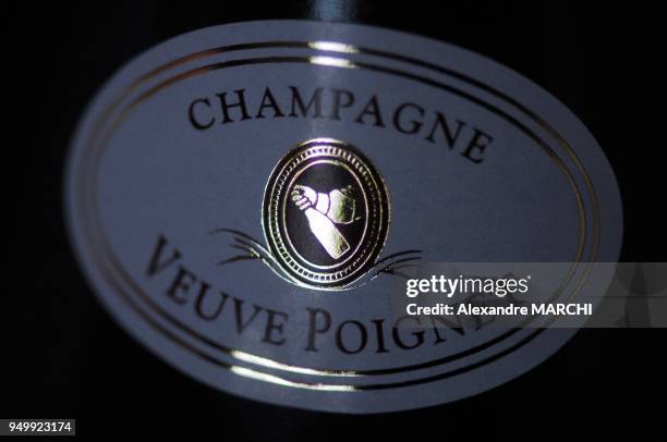 Champagne La Veuve Poignet.