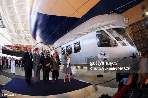 Bapteme du dirigeable par Christophe de Margerie, S.A.S Albert II de Monaco, l'oceanologue Arthur Tchilingarov vice-president de la Douma, Jean-Louis...