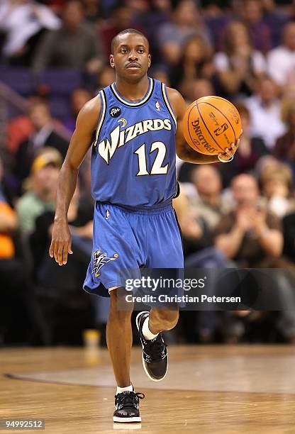 Earl Boykins of the Washington Wizards hanldles the ball during the NBA game against the Phoenix Suns at US Airways Center on December 19, 2009 in...