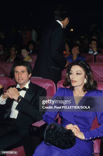 Claude Lelouch présente 'Un Homme et une femme, 20 ans déjà' avec son interprète Anouk Aimée au Festival de Cannes le 9 mai 1986, France.