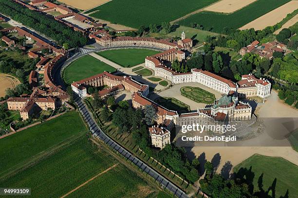 stupinigi royal palace, vista aérea de maravilhosos da arquitetura barroca italiana - stupinigi - fotografias e filmes do acervo