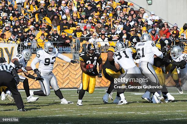 Running back Rashard Mendenhall of the Pittsburgh Steelers runs against Nnamdi Asomugha, Tommy Kelly, Trevor Scott and Gerard Warren of the Oakland...